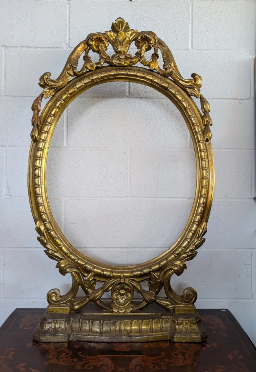 Oval Tabletop Picture Frame Made Of Carved And Gilded Wood-photo-4