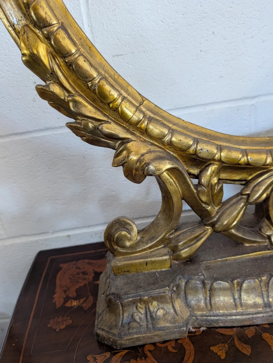Oval Tabletop Picture Frame Made Of Carved And Gilded Wood-photo-1