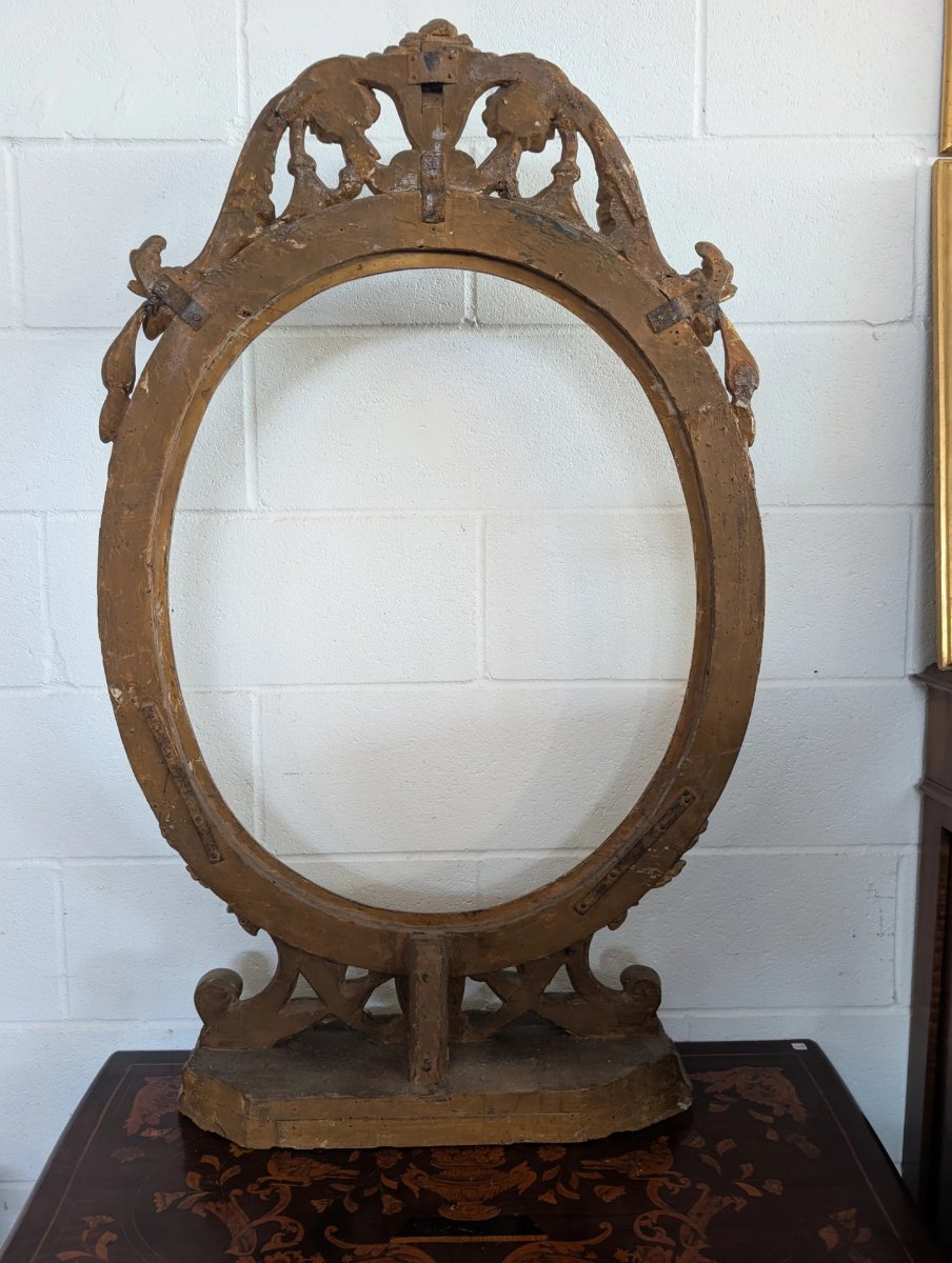Oval Tabletop Picture Frame Made Of Carved And Gilded Wood-photo-4