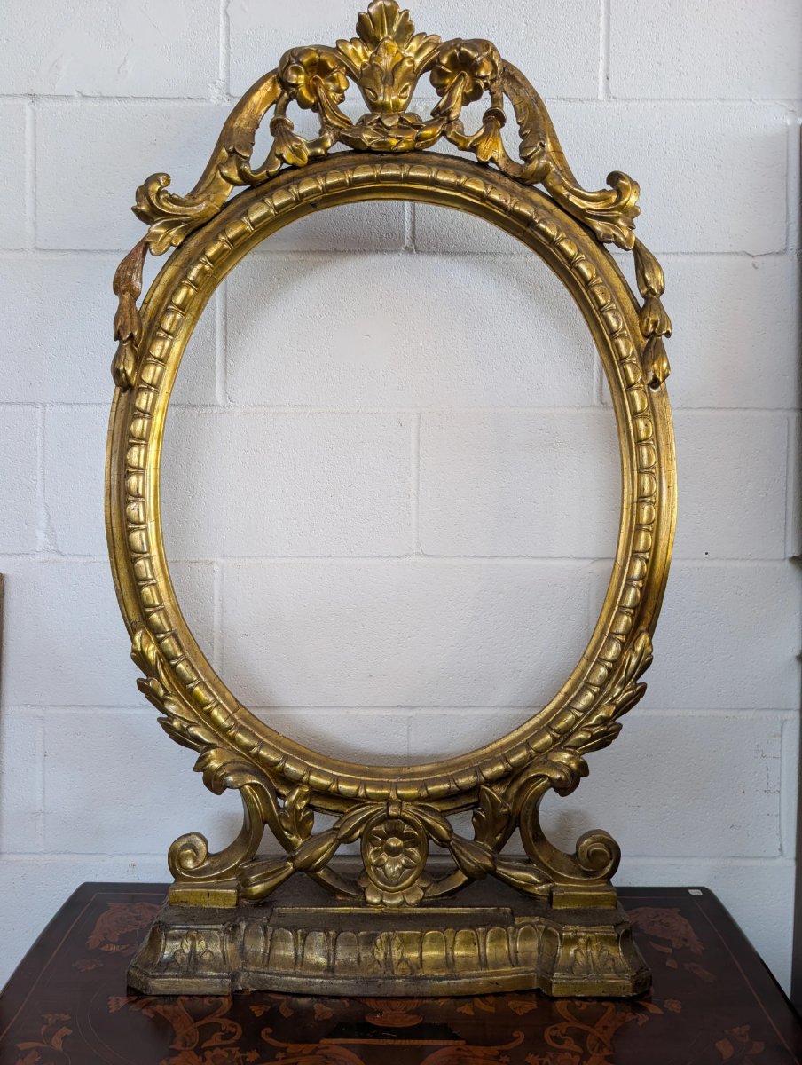 Oval Tabletop Picture Frame Made Of Carved And Gilded Wood-photo-5
