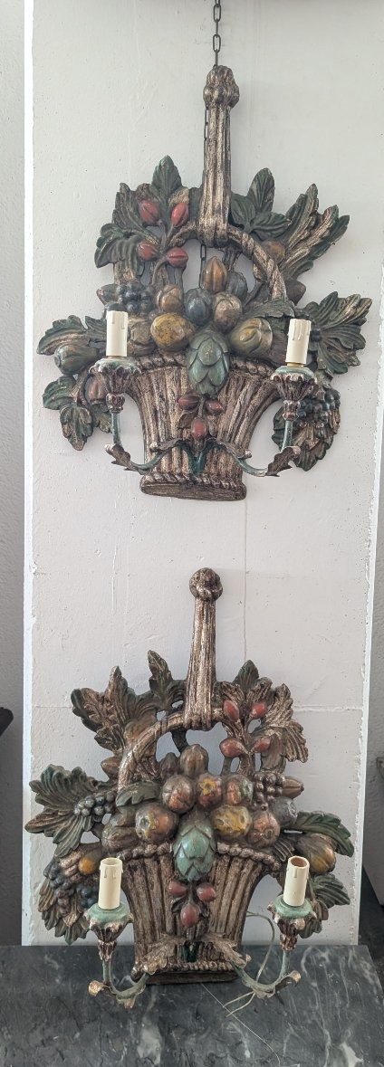 Paire d'appliques en bois sculpté, argenté et polychrome – Milieu du XXe siècle-photo-2