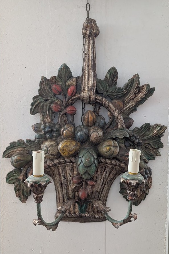Paire d'appliques en bois sculpté, argenté et polychrome – Milieu du XXe siècle-photo-3