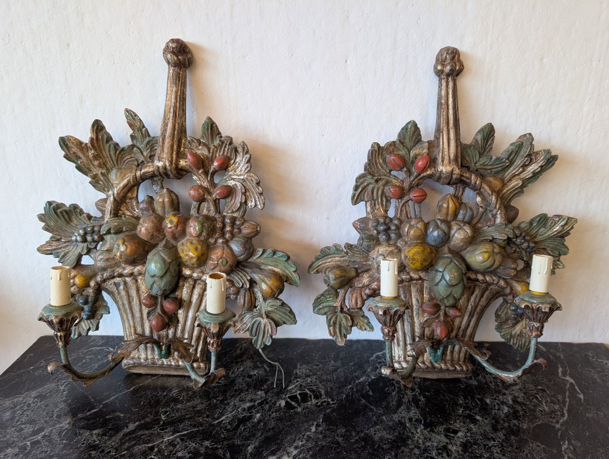 Paire d'appliques en bois sculpté, argenté et polychrome – Milieu du XXe siècle-photo-4