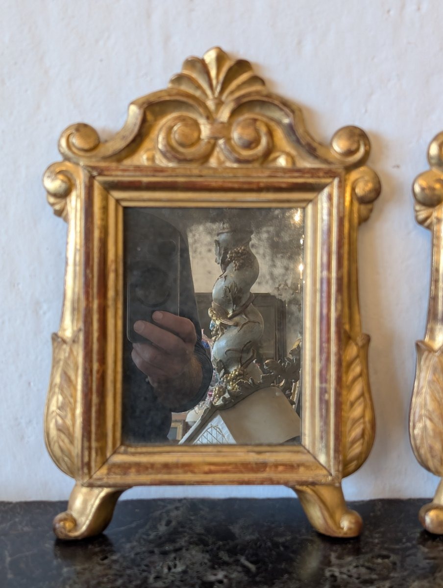 Paire de petits miroirs en bois sculpté et doré à la feuille d'or – Début du XIXe siècle-photo-3