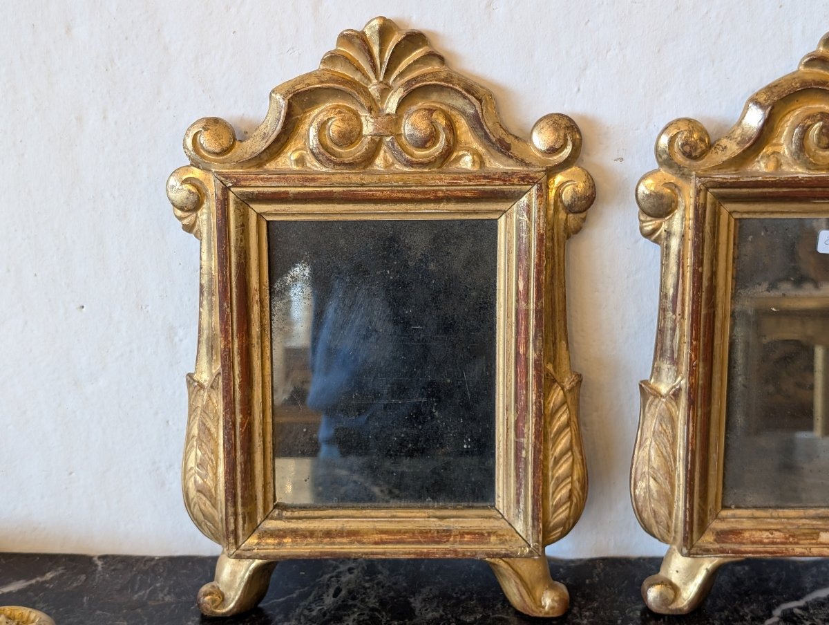 Paire de petits miroirs en bois sculpté et doré à la feuille d'or – Début du XIXe siècle-photo-4