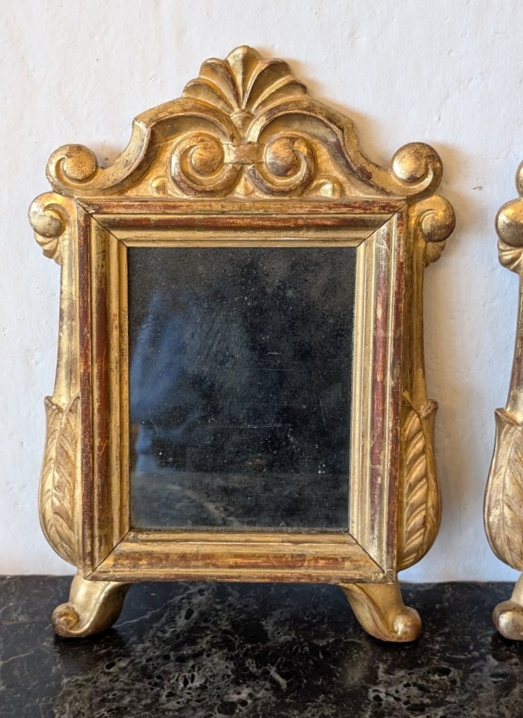 Paire de petits miroirs en bois sculpté et doré à la feuille d'or – Début du XIXe siècle-photo-4