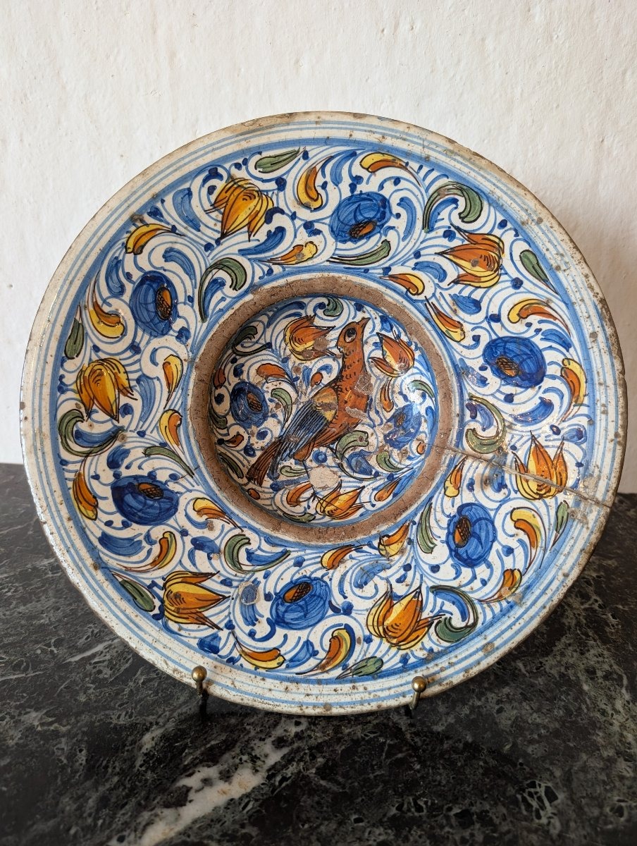 Large Polychrome Majolica Plate – Central Italy, 17th Century