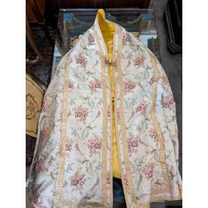 Ecclesiastical Chasuble Cloak In Floral Brocade – Early 20th Century
