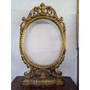 Oval Tabletop Picture Frame Made Of Carved And Gilded Wood