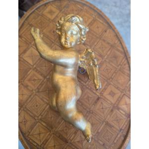 Putto ailé en bois sculpté et doré – début du XXe siècle