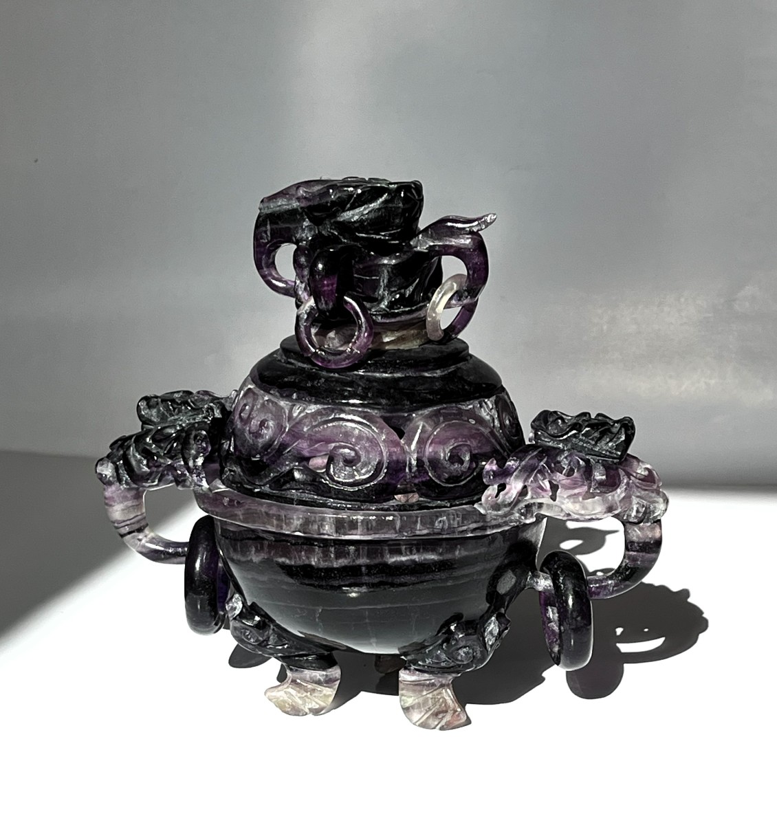 Brûle-parfum en améthyste, Chine, 20ème siècle.