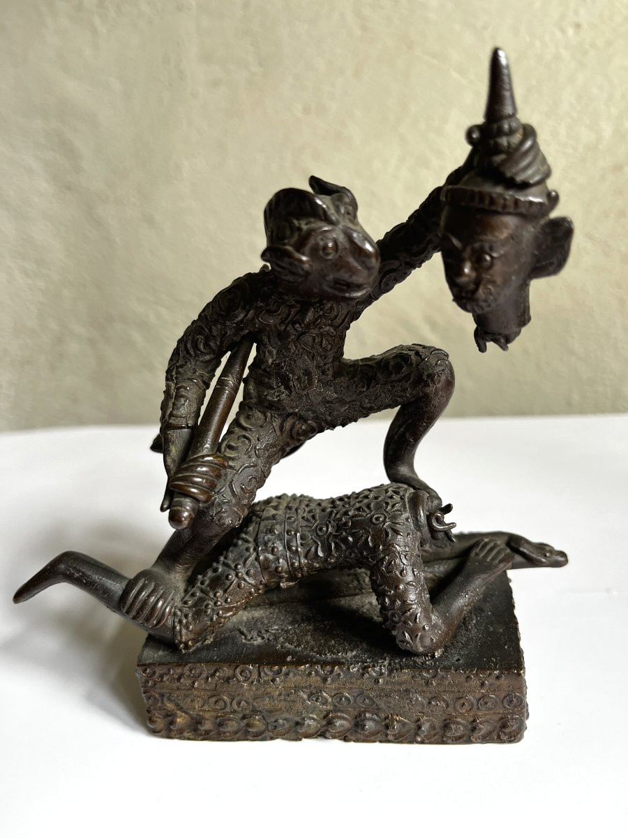 Thai Bronze Statuette, A Rare Representation. -photo-4