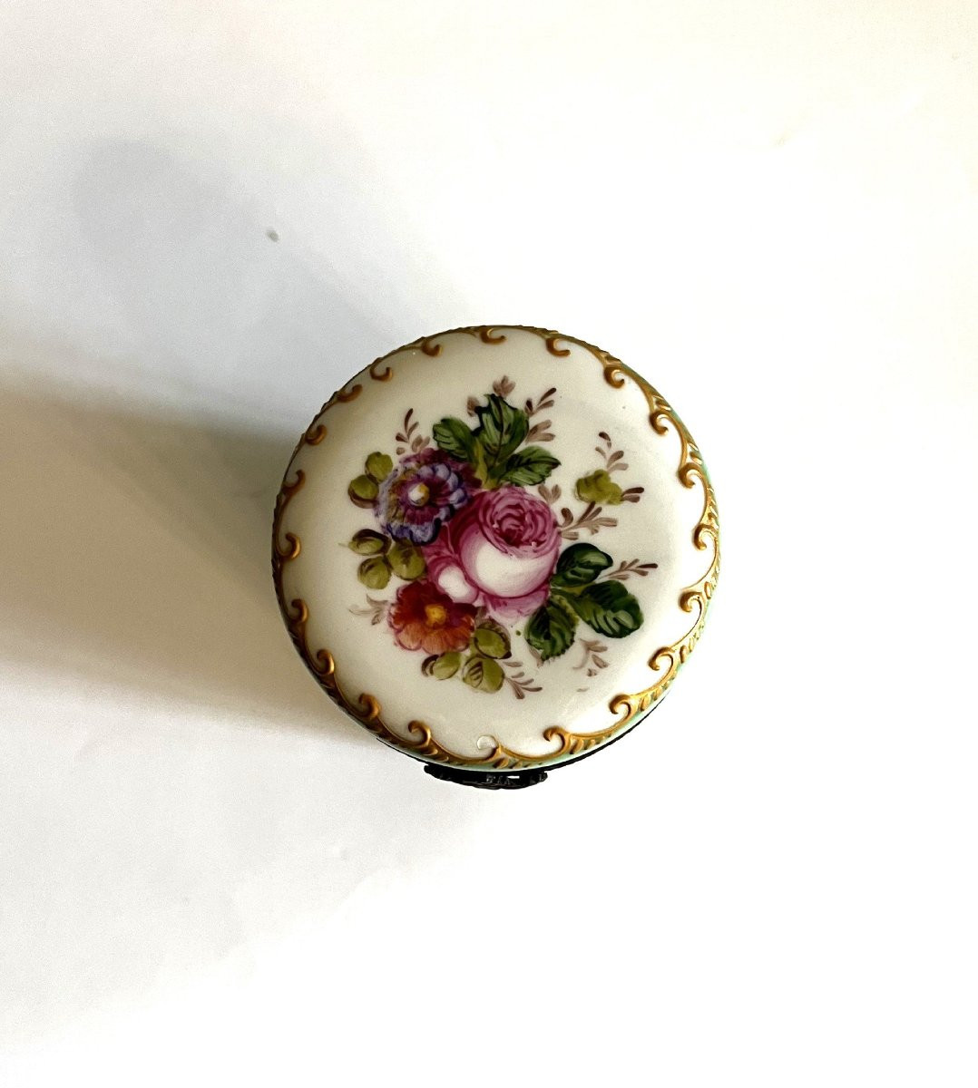 Petite boîte en porcelaine, décor main, 20ème siècle-photo-2