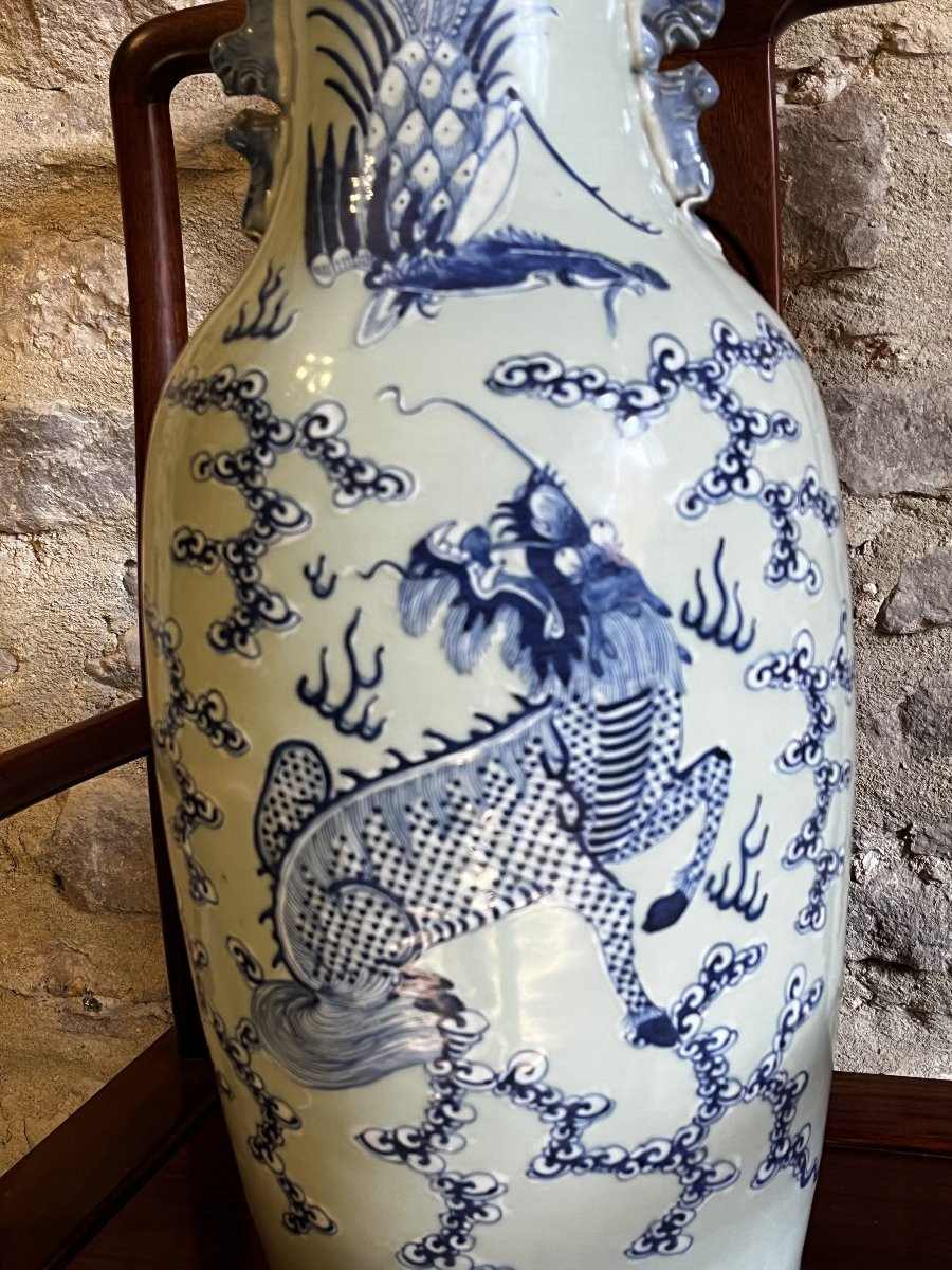 Vase chinois, porcelaine à décor bleu sur fond céladon, de 60 cm.,19ème siècle.-photo-2