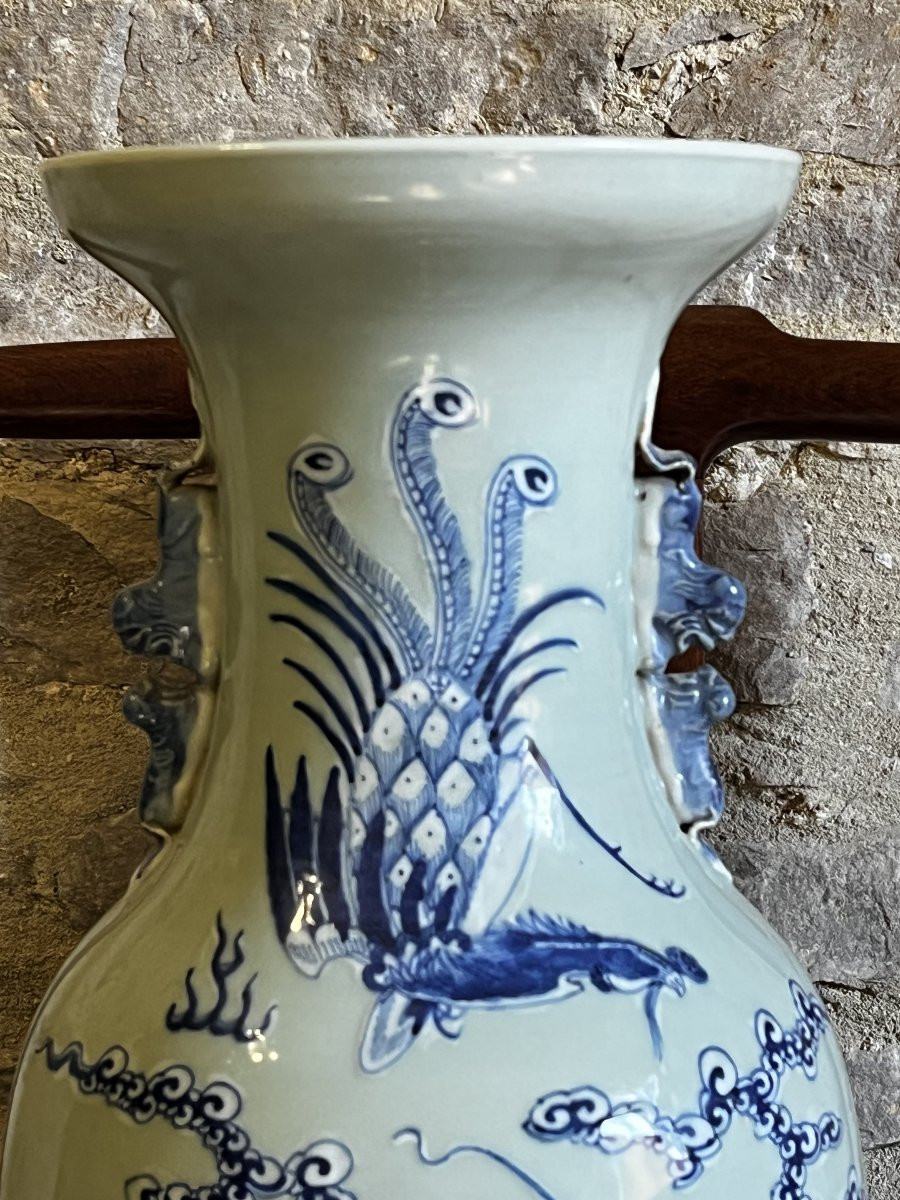 Vase chinois, porcelaine à décor bleu sur fond céladon, de 60 cm.,19ème siècle.-photo-3