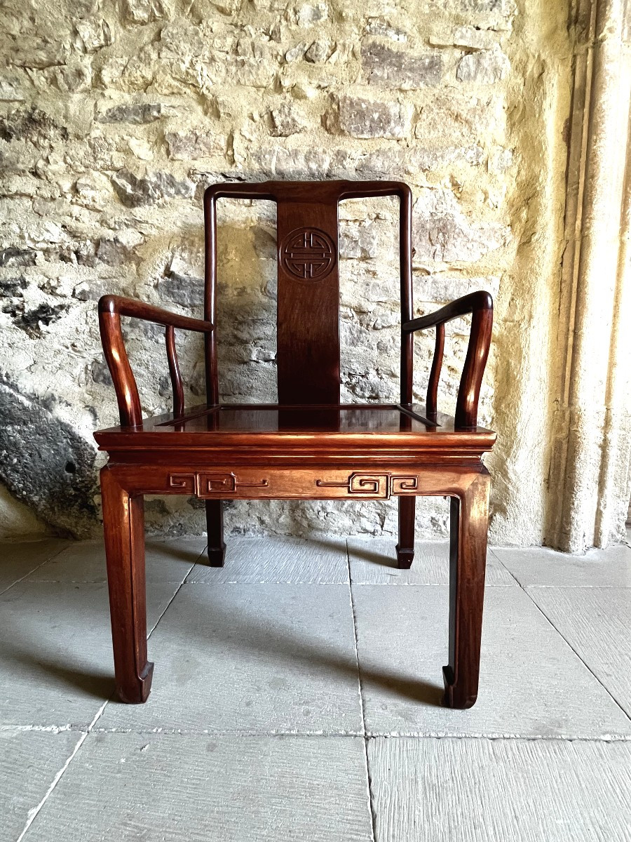 Fauteuil chinois fin19ème, début 20ème siècle, en hua-li (bois de fer), sculpté. 