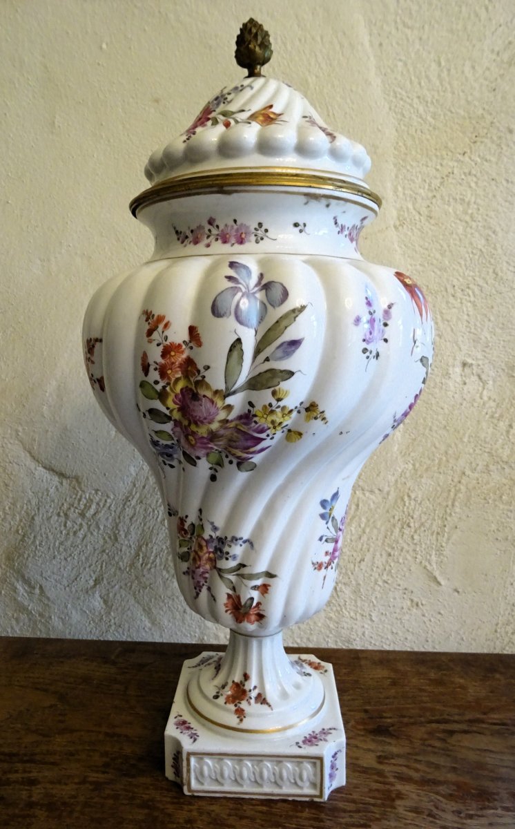 Lidded Pot, Meissen Porcelain, 19th Century.-photo-2