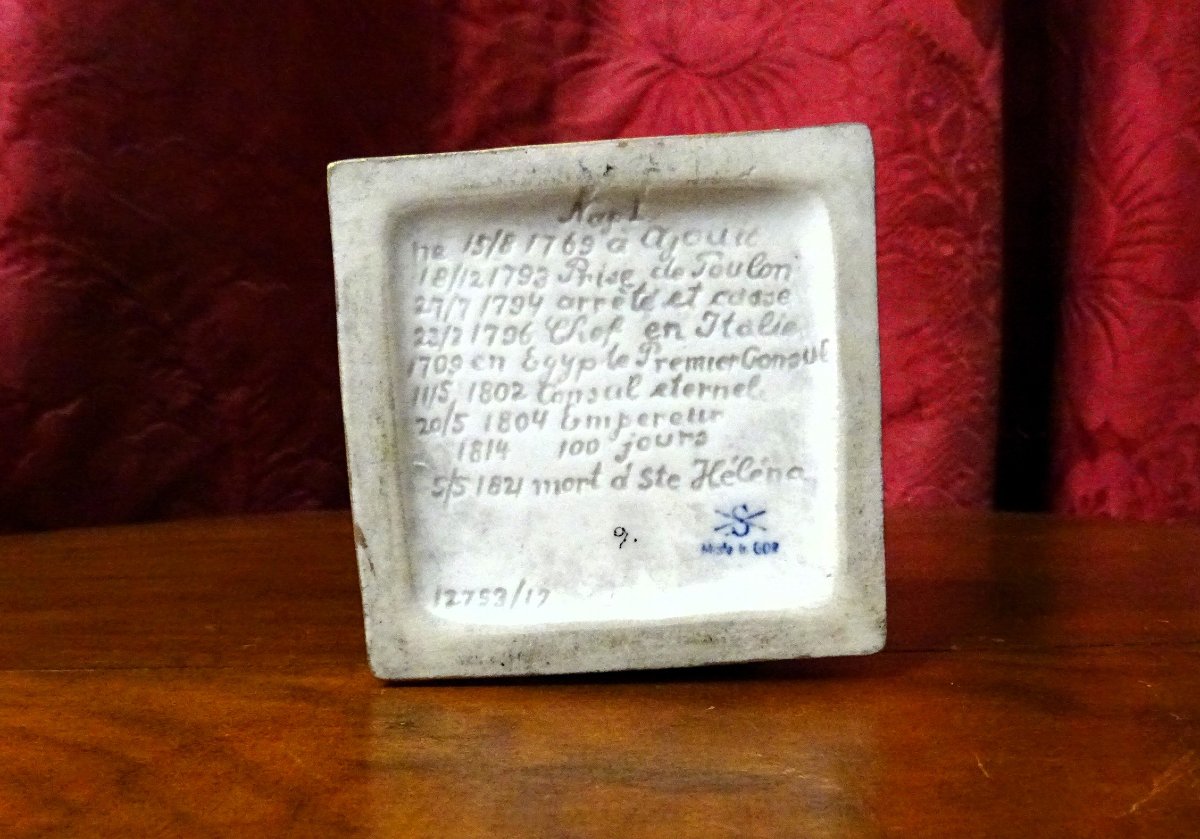 Napoléon Bonaparte, statuette en porcelaine de Saxe.-photo-3