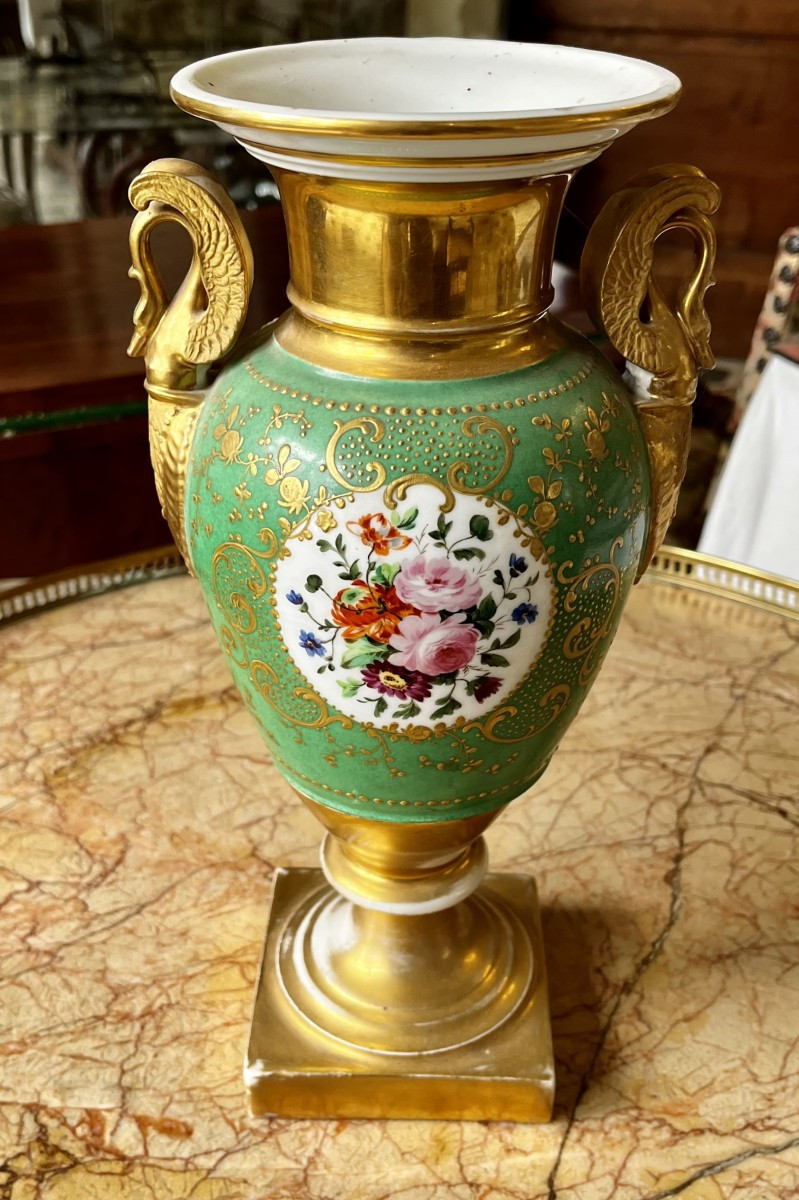 Vase style Empire, porcelaine décor main, 19ème siècle.