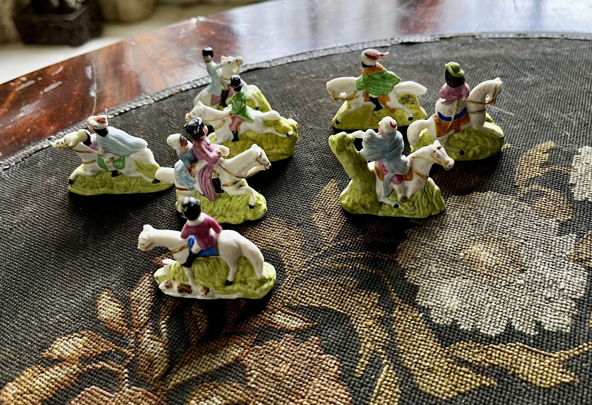 Collection de 6 sujets miniatures en porcelaine de Saxe, peints à la main,-photo-3