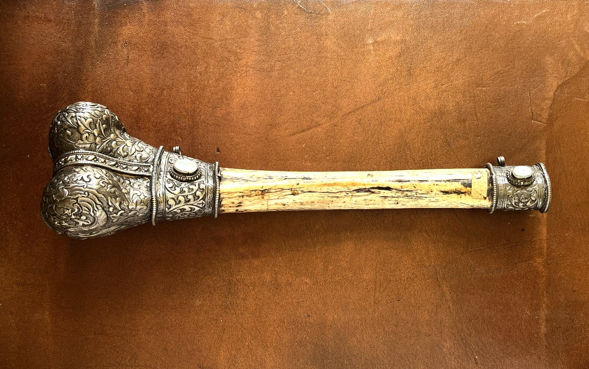 Kangling tibétain en os et argent, 19ème siècle