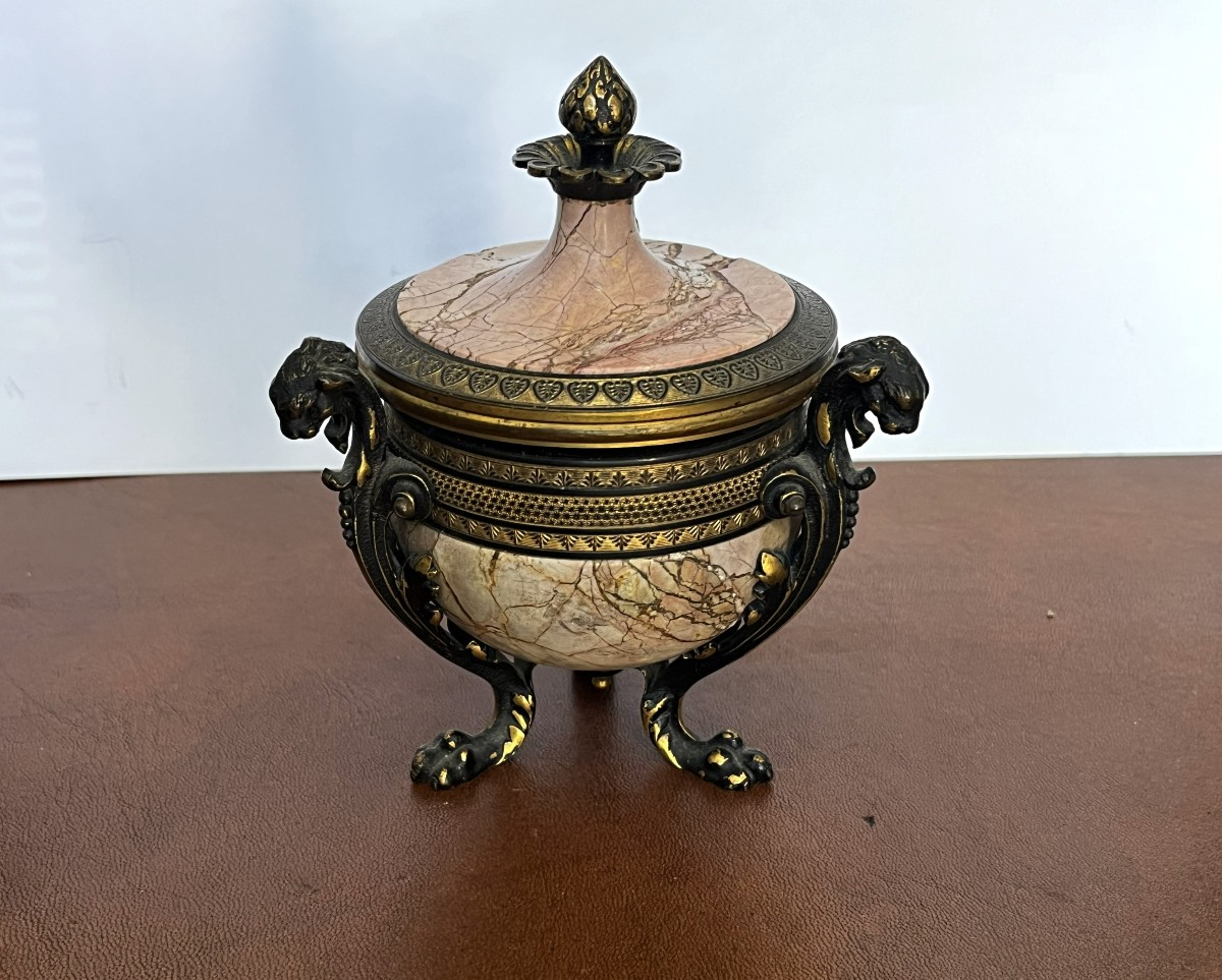 Petit pot couvert en marbre et bronze Napoléon III