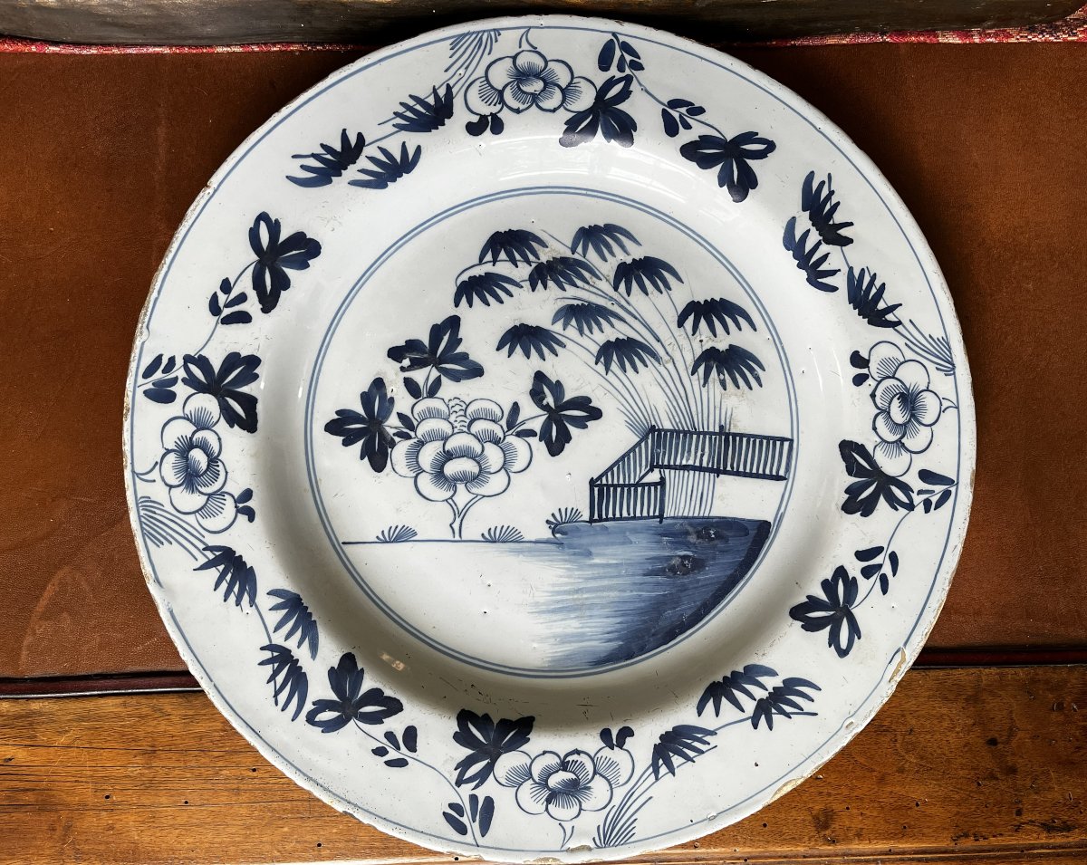 Paire de plats en faïence de Delft, 18ème siècle, diamètre 36,5 cm.-photo-2