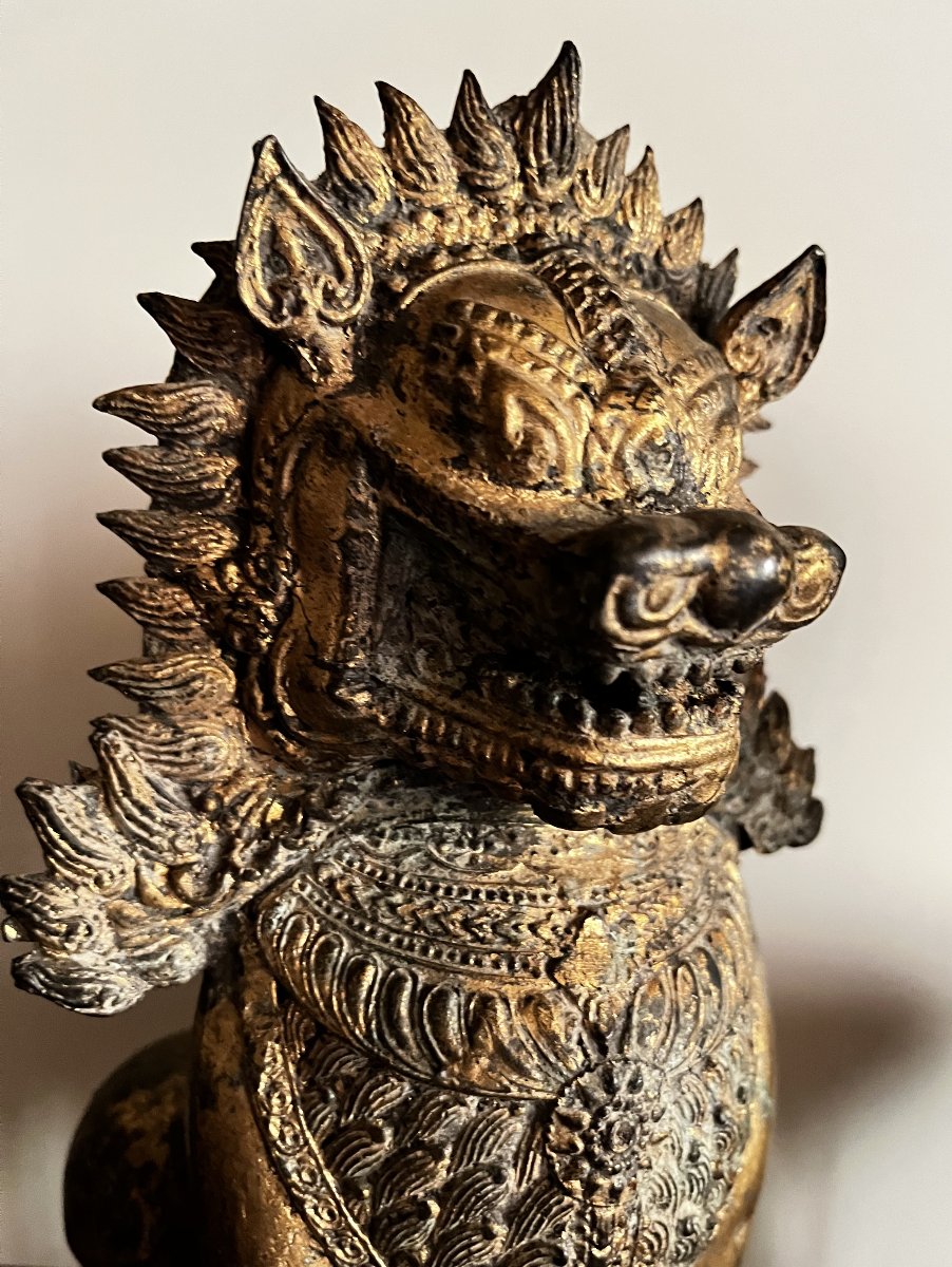 Pair Of Thai Bronze Lions, Late 19th Or Early 20th Century.-photo-3