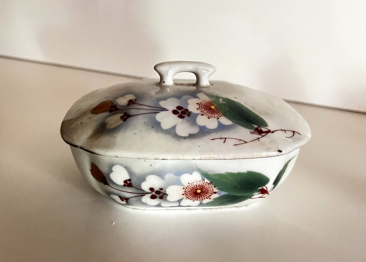 Soap Dish, 19th-century Chinese Porcelain