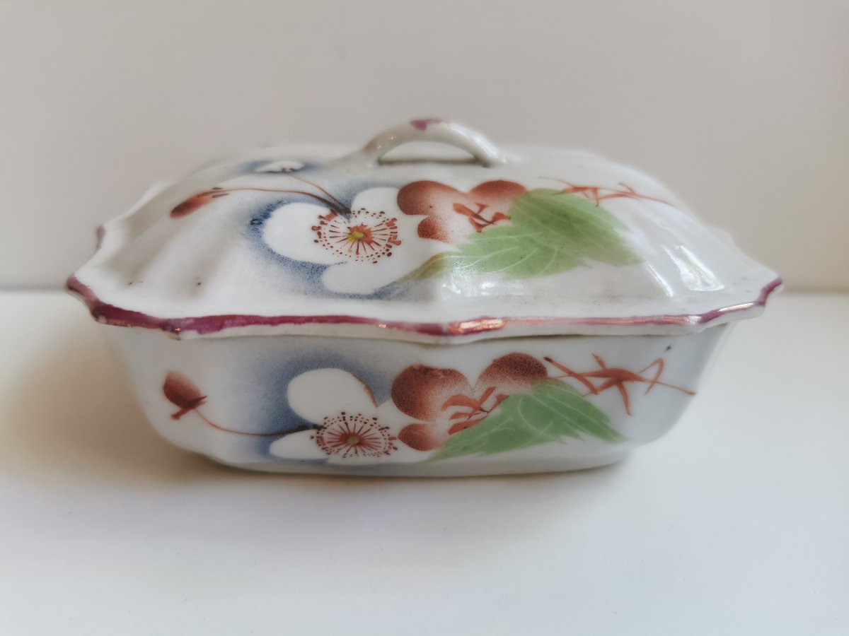 Soap Box, 19th-century Chinese Porcelain.
