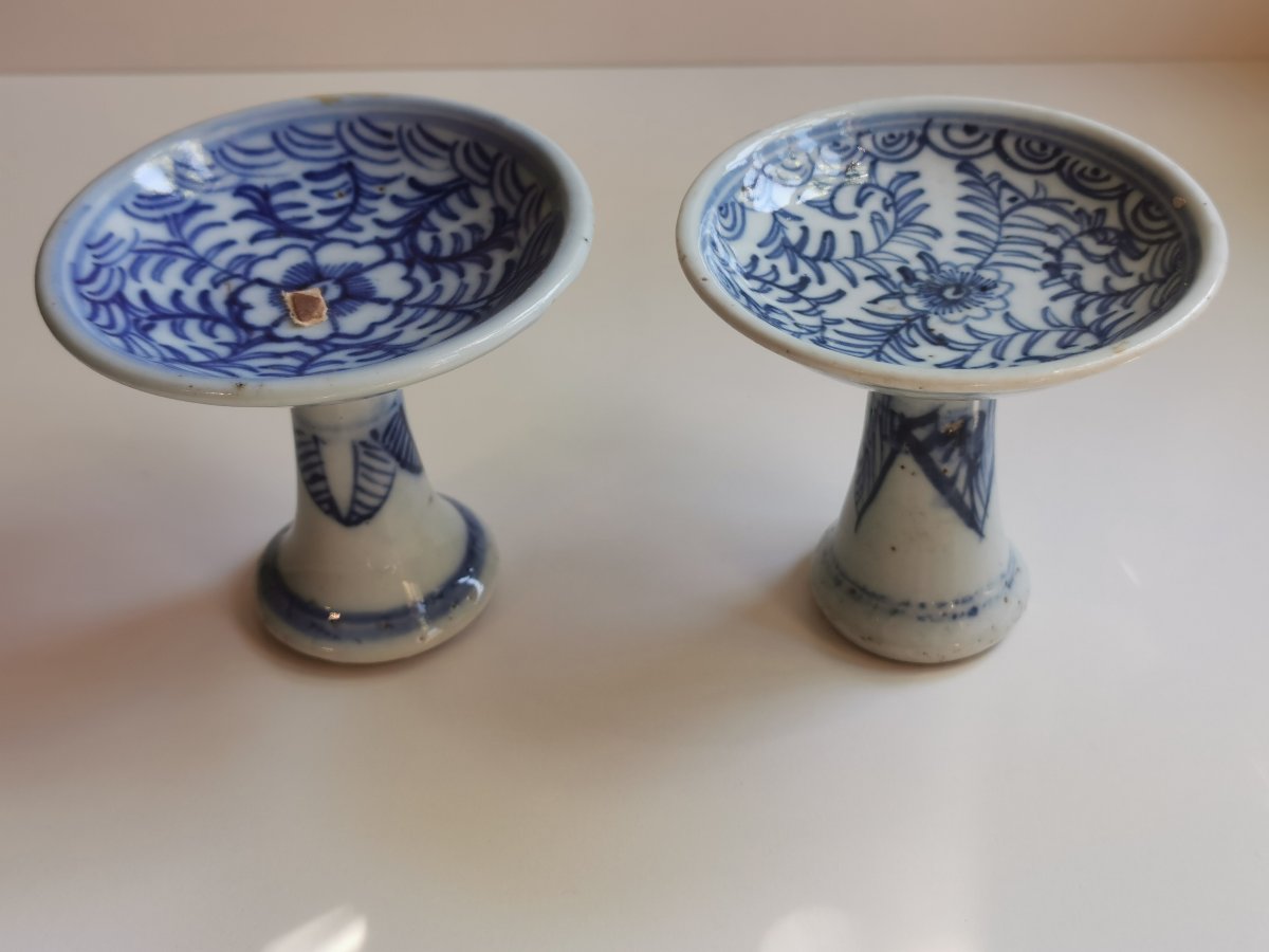 Deux petites coupes sur pied, porcelaine de Chine, XIXème siècle