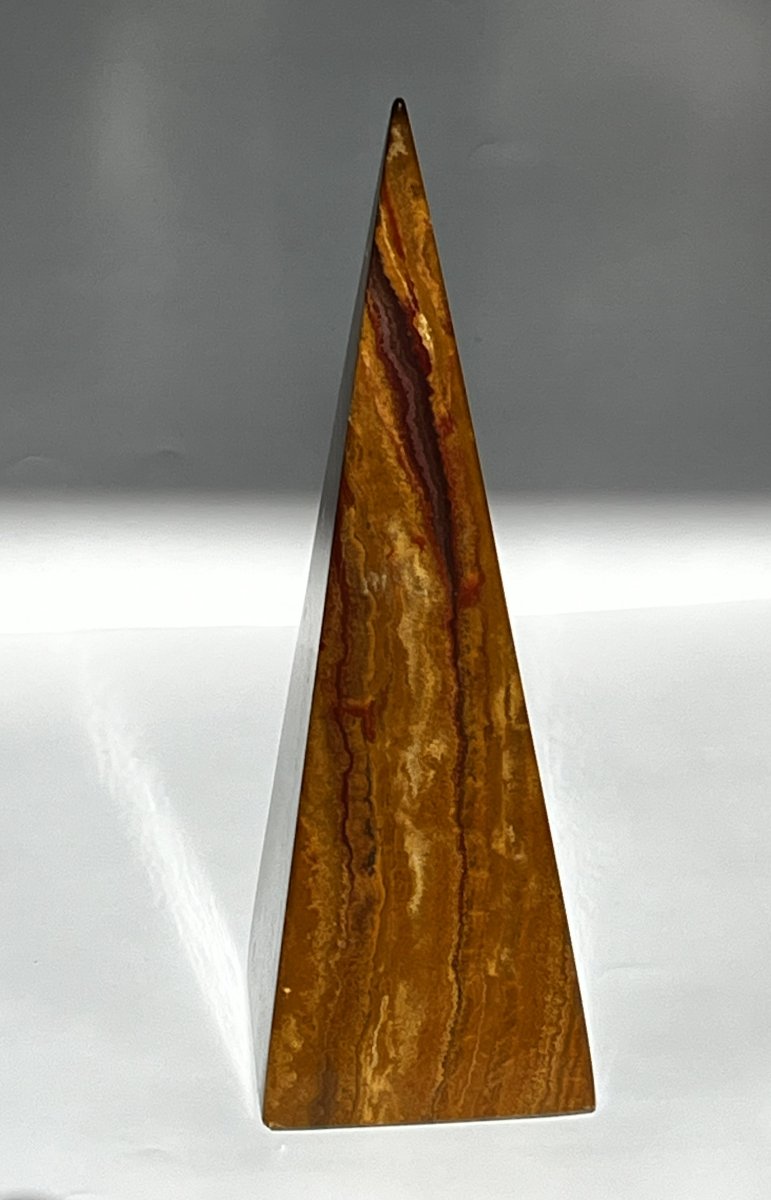 Collection de 7 obélisques en pierres semi-précieuses, marbres, verre