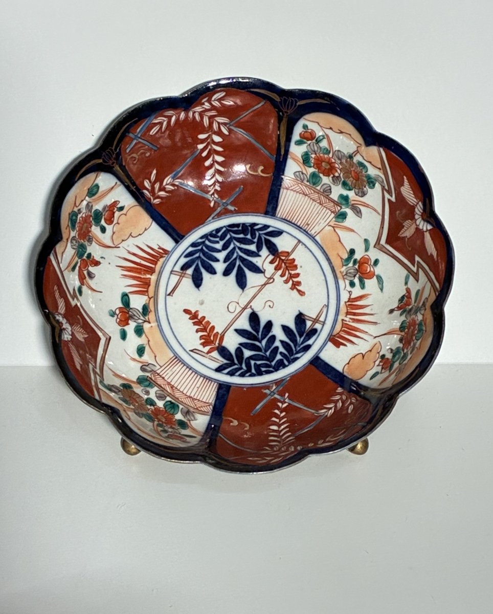 Japanese Imari-style Porcelain Cup, 19th Century, Mounted On A Bronze Base-photo-2