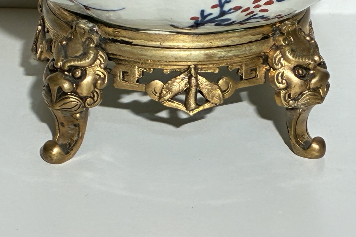 Japanese Imari-style Porcelain Cup, 19th Century, Mounted On A Bronze Base-photo-3