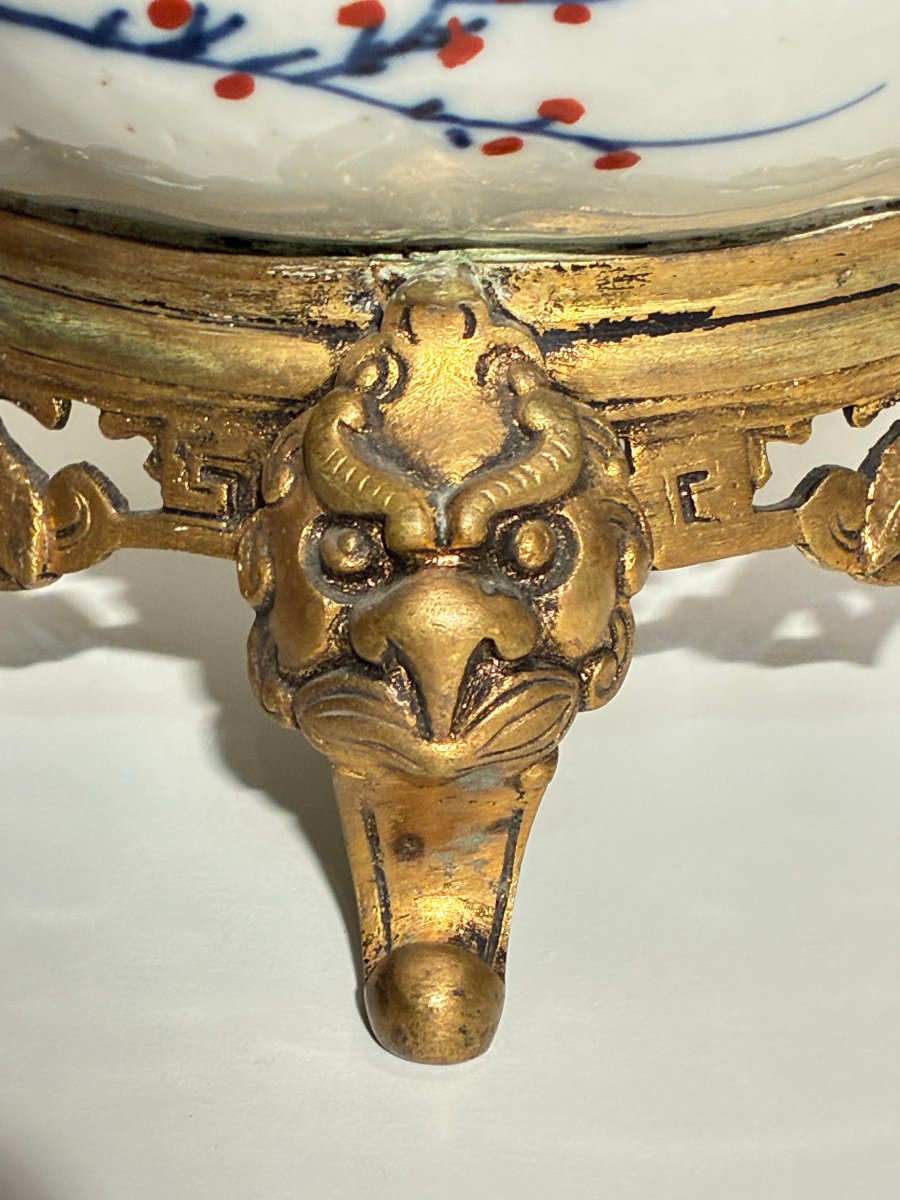 Japanese Imari-style Porcelain Cup, 19th Century, Mounted On A Bronze Base-photo-1