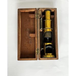 Microscope d'étudiant, 19ème siècle, dans son coffret.