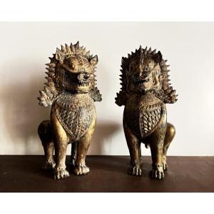 Paire de lions en bronze thaïlandais, fin XIX ou début XXème siècle.