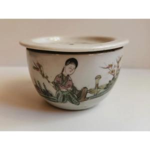 Cricket Box, 19th-century Chinese Porcelain.