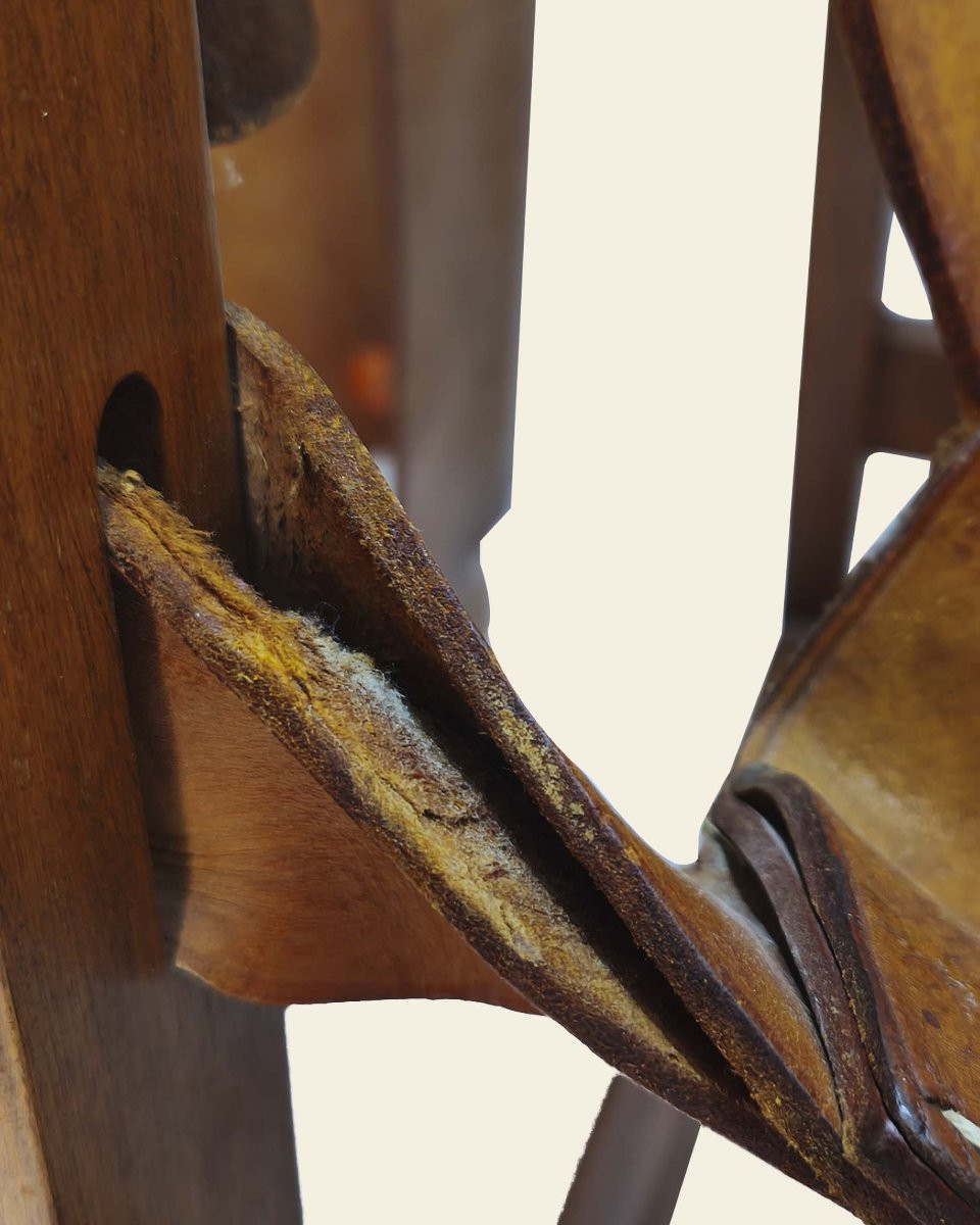 Paire de fauteuils style Safari en bois de noyer et cuir naturel-photo-7