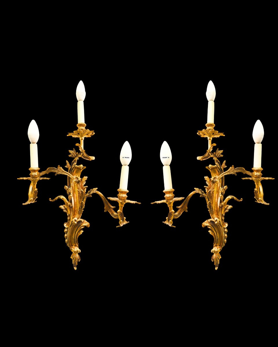 Paire d’appliques murales en bronze doré – Style rococo – Attribution possible Pedro Tendero