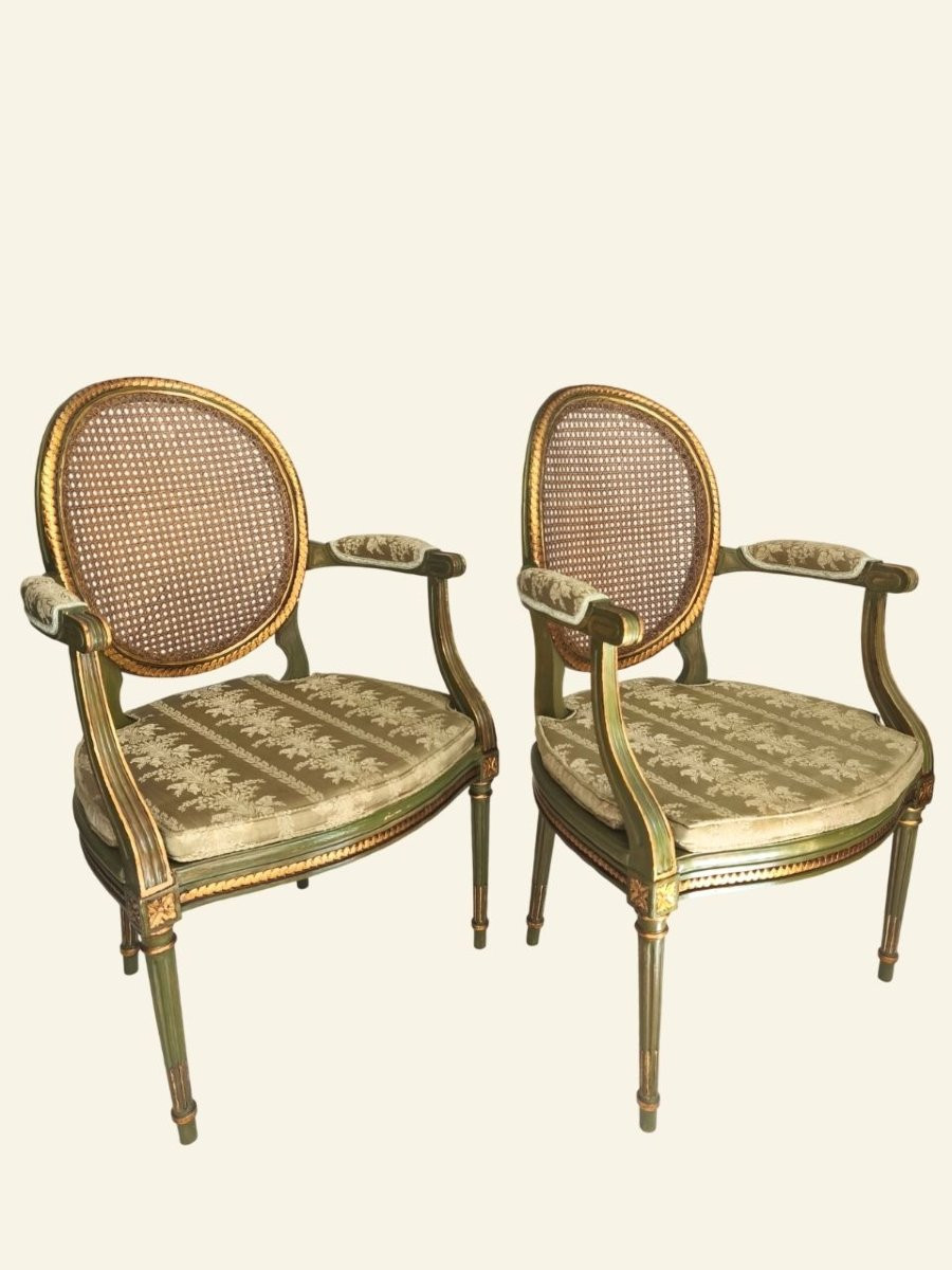 Paire De Fauteuils De Style Louis XVI À Dossier Médaillon Canné-photo-2