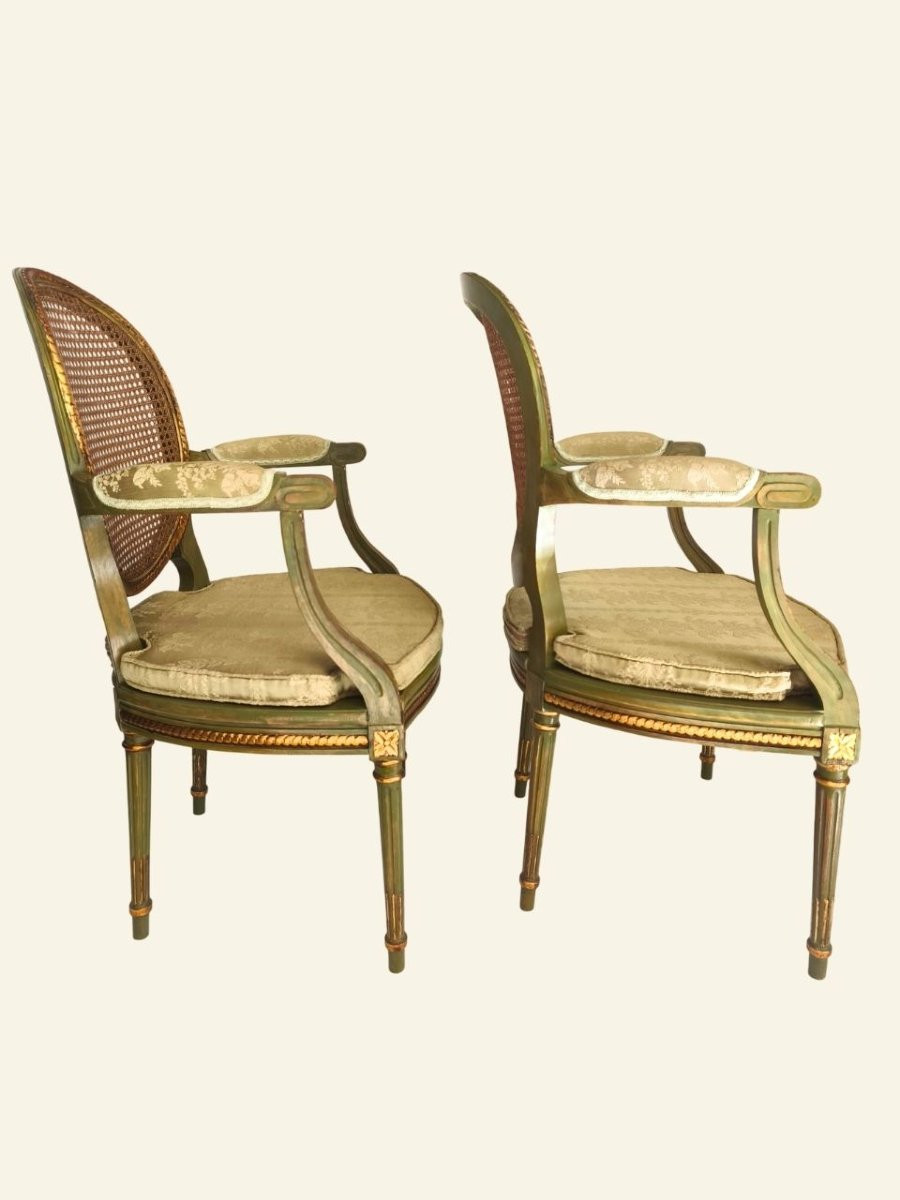 Paire De Fauteuils De Style Louis XVI À Dossier Médaillon Canné-photo-3