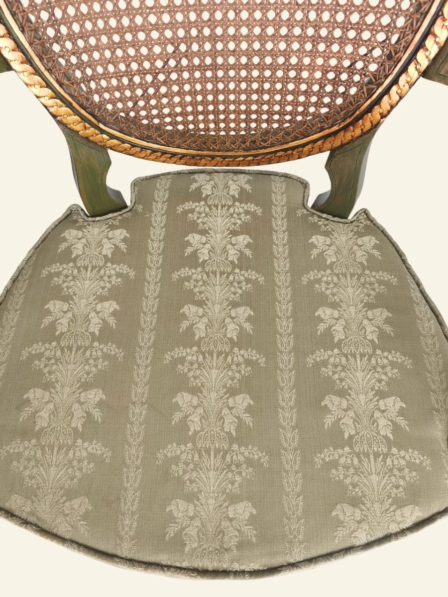 Paire De Fauteuils De Style Louis XVI À Dossier Médaillon Canné-photo-2