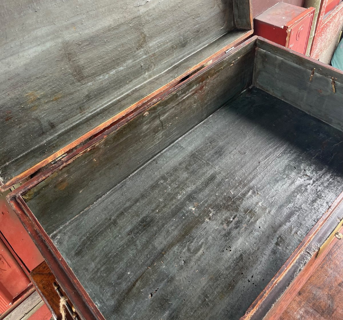 Antique Chinese Trunk-photo-1
