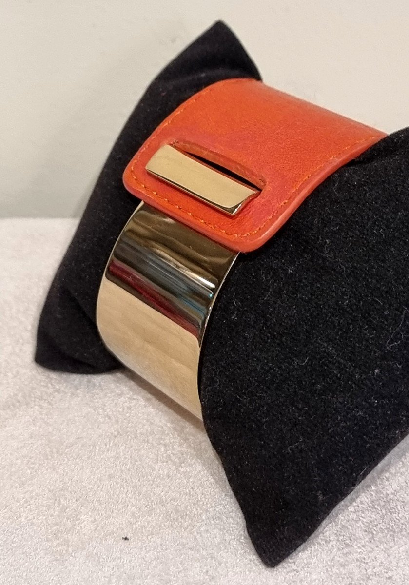 Hermès Bracelet Manchette Cuir  Et Métal Doré