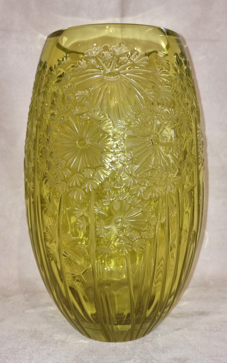 Lalique Bucolic Vase Large Model Anise Color Crystal With Box