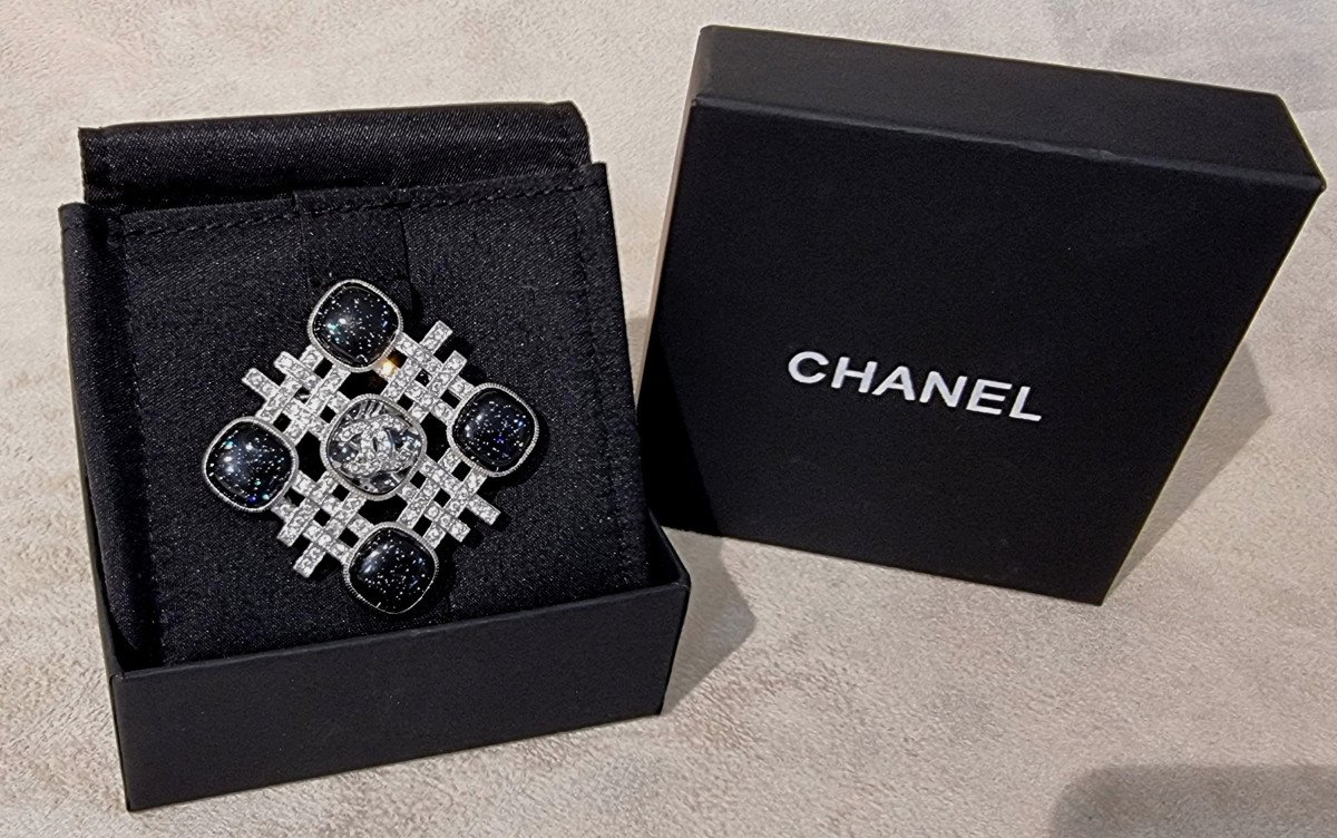 Chanel Broche Cristal Et Verre Pailleté -photo-2