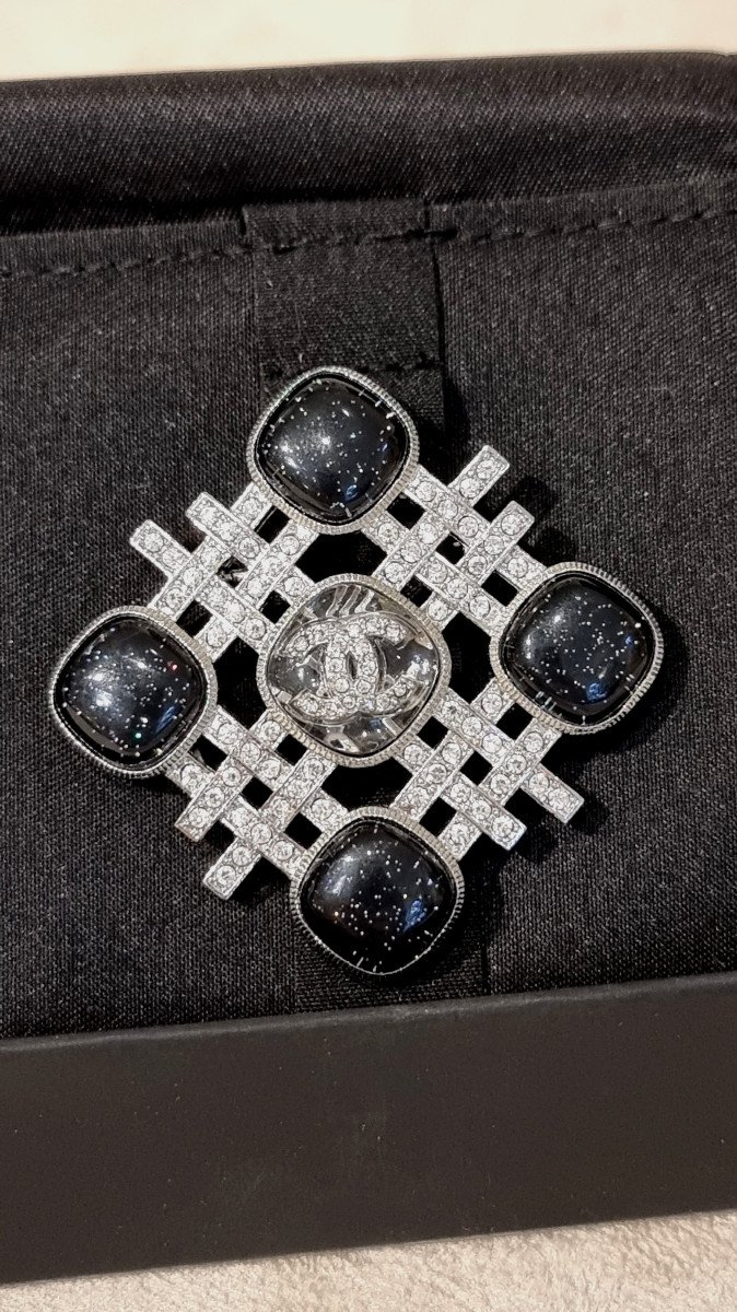 Chanel Broche Cristal Et Verre Pailleté -photo-3