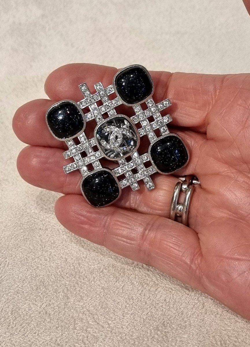 Chanel Crystal And Glittery Glass Brooch-photo-4