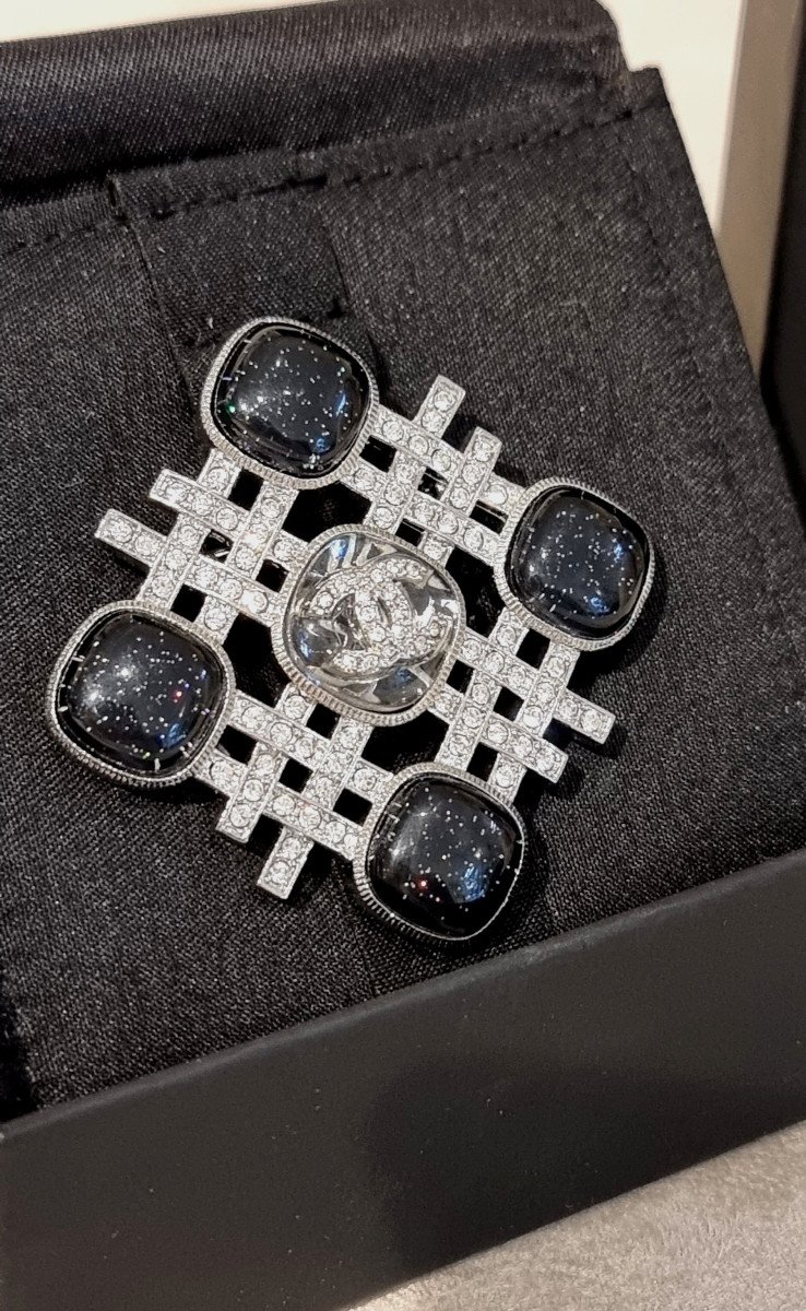 Chanel Broche Cristal Et Verre Pailleté -photo-2